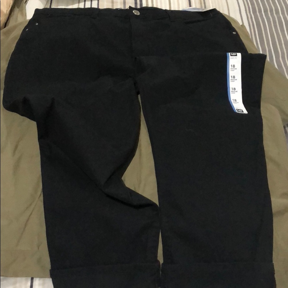 Black crop pants
